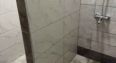 Belediyeden halısahada yenileme çalışması