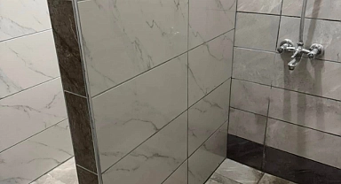 Belediyeden halısahada yenileme çalışması
