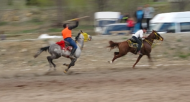 Ciritçi baba dünya evine giren oğlu için düğün ciridi organize etti