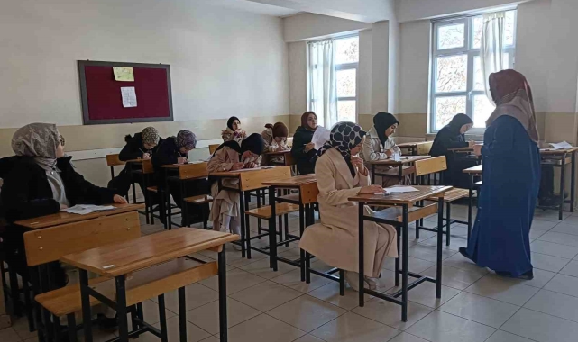 Erzincan'da umre ödüllü bilgi yarışması düzenlendi