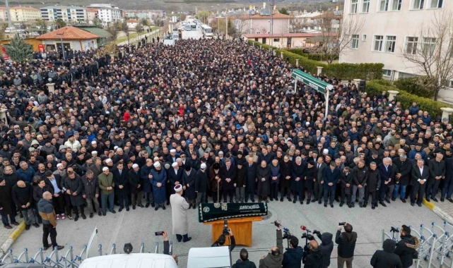 Erzincan'ın manevi önderlerinden Hüseyin Avni Reyhan son yolculuğuna uğurlandı
