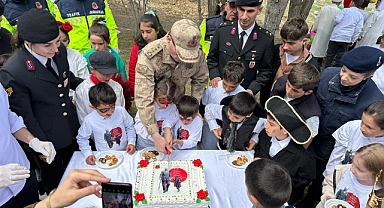 Jandarmadan çocuklara unutulmaz 23 Nisan kutlaması: "O ses jandarma"