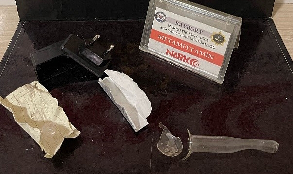 Şarj adaptörü içerisinde uyuşturucu!