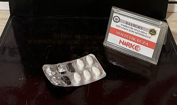 Şüphe üzerine durdurulan araçta uyuşturucu yakalandı