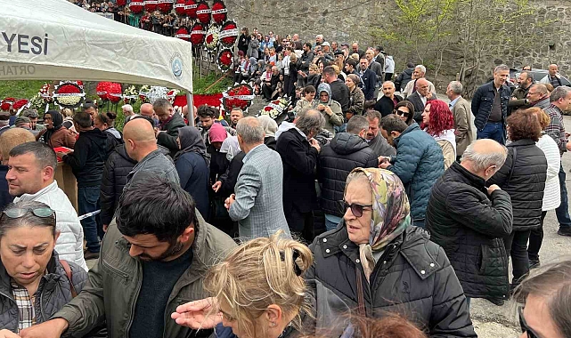 Ünlü sanatçı Volkan Konak vasiyetindeki ceviz ağacının altına gömülecek