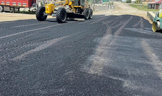 Demirözü'nde asfalt çalışması