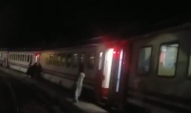 Erzincan'da heyelan nedeniyle Doğu Ekspresi İliç Tren Garında bekletiliyor