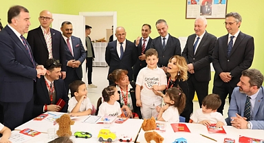 Gülben Ergen, ‘Çocuklar gülsün diye’ Bayburt’taydı