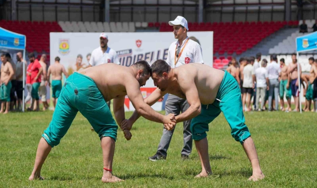 Karakucak Güreşleri 400 sporcunun katılımıyla gerçekleştirildi
