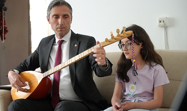 Minik Nursima'nın piyano resitaline, Kahraman bağlamasıyla eşlik etti