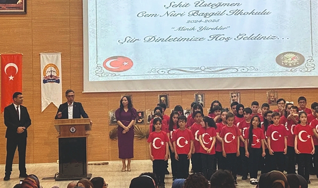 Minik öğrencilerden şiir ziyafeti