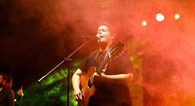 Pazar günü konser var