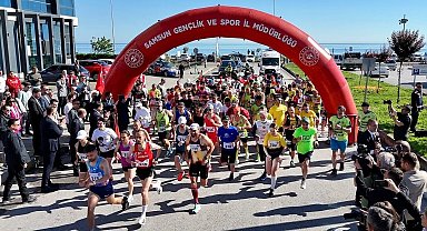 Samsun'da 19 Mayıs Uluslararası Yarı Maratonu koşuldu