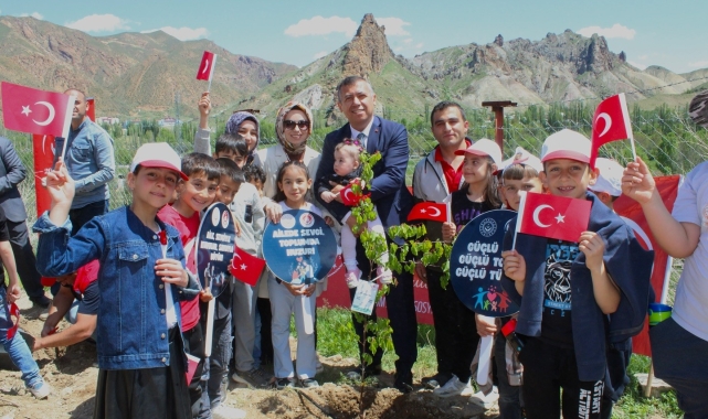 Tortum'da doğan her bebek için bir fidan
