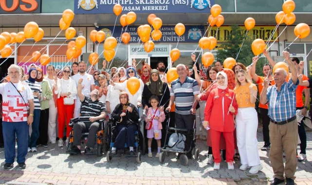 Türkiye'nin ilk MS Yaşam Merkezinde turuncu balonlar gökyüzüyle buluştu