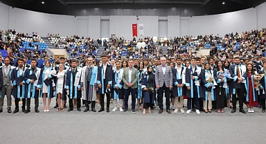 Üniversite öğrencilerinin mezuniyet heyecanı