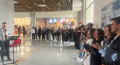 Üniversitede müzik dinletisi…
