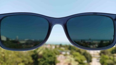 Güneş gözlüğü aksesuar değil, sağlık için kalkan