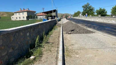 Gökçedere’de kaldırım ve asfalt çalışması
