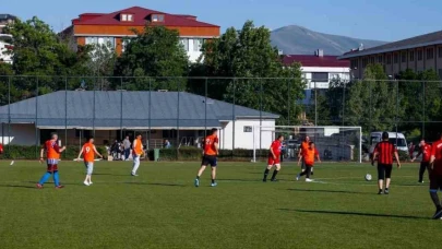 Bayburt’ta koruyucu babalar futbol turnuvasında bir araya geldi