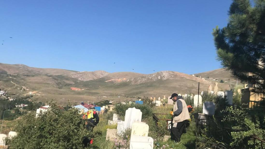 Mezarlıkla elden geçiriliyor