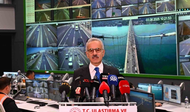 Bakan Uraloğlu: "Bayram süresince devlet ve il yollarından oluşan 68 bin 620 kilometrelik yol ağımızda 724 görev başında kalacağız"