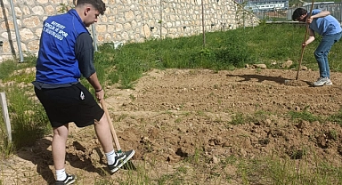 Bayburt Erkek Yurdu’nda hobi bahçesi yapıldı