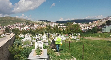 Bayram öncesi mezarlıklarda hummalı çalışma