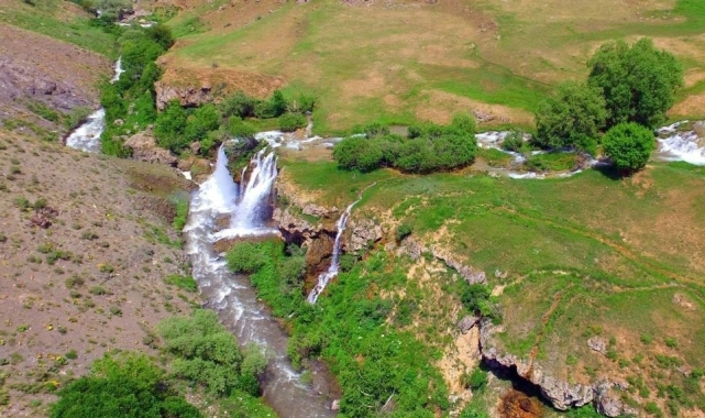 Erzincan'da Konarlı Şelalesi doğal güzelliğiyle ziyaretçilerini bekliyor