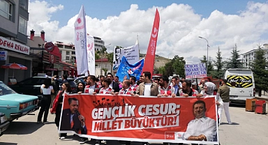 Miting heyecanı kortej yürüyüşüyle başladı
