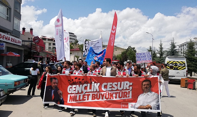 Miting heyecanı kortej yürüyüşüyle başladı