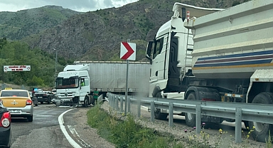 Vauk Geçidi'nde yaşanan kazada facianın eşiğinden dönüldü!
