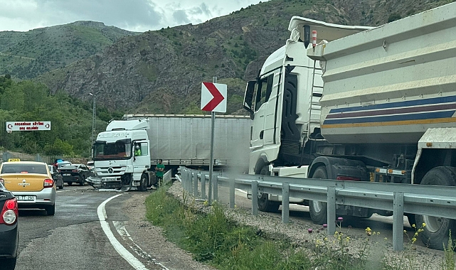 Vauk Geçidi'nde yaşanan kazada facianın eşiğinden dönüldü!