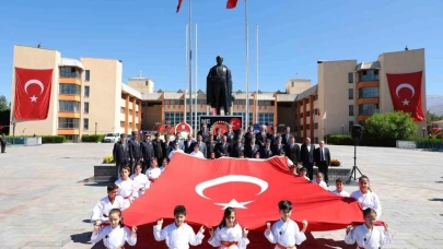 Atatürk’ün Erzincan’a gelişinin 106’ncı yıl dönümü törenle kutlandı