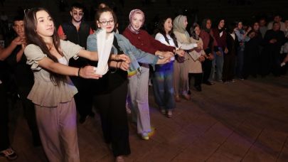 Bayburtlu sanatçılar coştu, coşturdu…