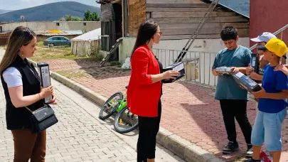 AK Partili kadınlar, çocukları sevindirdi