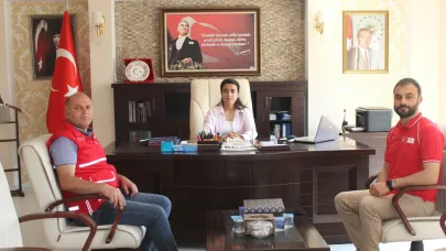 Kızılay’dan Demirözü Kaymakamlığı’na ziyaret