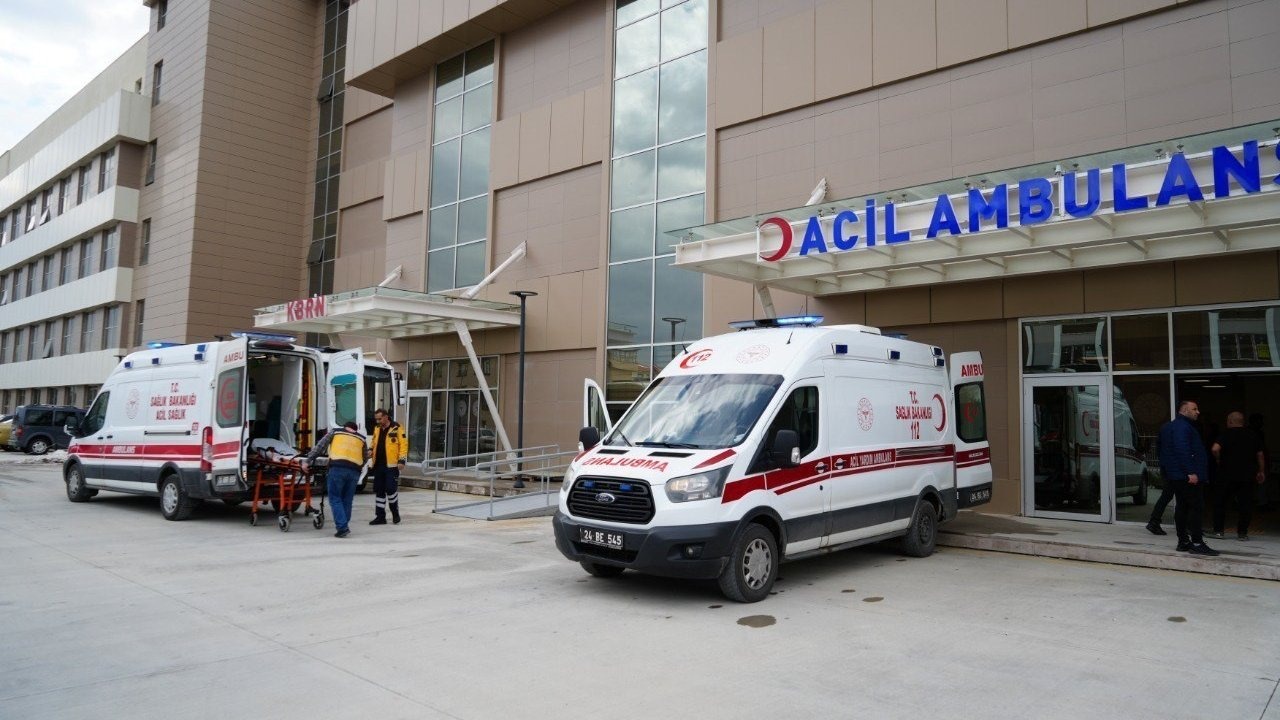 Erzincan’da trafik kazazı: 4 yaralı