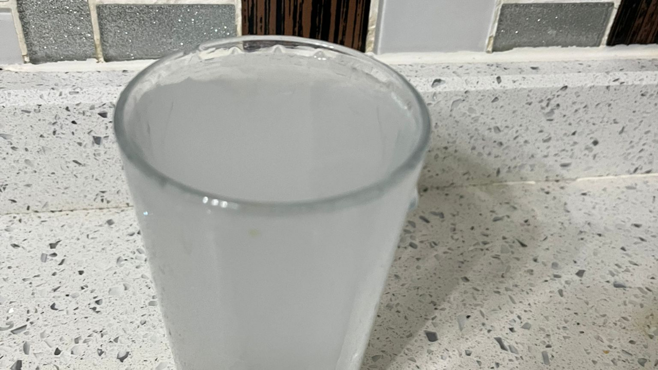 Aylardır musluklarından bulanık su akıyor!