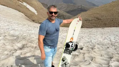 Kavurucu sıcakların yaşandığı Ağustos ayında karda kayak keyfi yaşadılar