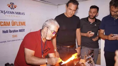 Erzincan’da sahne alan Kıraç, konser öncesi Somut Olmayan Kültürel Miras Taşıyıcılarıyla buluştu