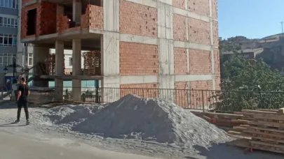 Kapanan kaldırımlar yayalar için risk oluşturuyor!