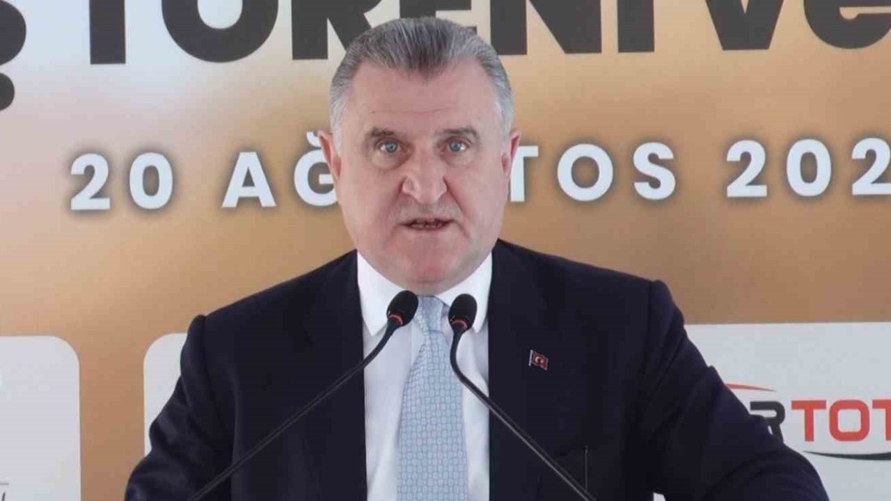 Bakan Bak: "‘Terörsüz Türkiye’ projesi çerçevesinde Cudi Dağı’nda artık roket sesi değil, raket sesleri dinleniyor"