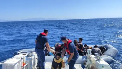 Yunanistan’ın geri ittiği 30 düzensiz göçmen kurtarıldı