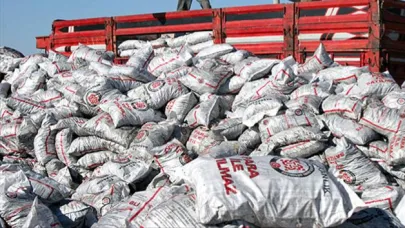 BAYBURT MERKEZE KARAYOLU İLE GELEN KÖMÜRÜN İNDİRME BİNDİRME DAHİL OLMAK ÜZERE MERKEZ, MAHALLE, KÖY VE KASABALARINDA İKAMET EDEN MUHTAÇ AİLELERİN ADRESLERİNE KÖMÜR DAĞITIM VE İSTİF İŞİ