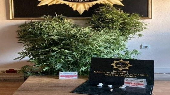 Uyuşturucu tacirlerine eş zamanlı operasyon!