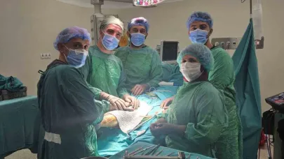 Diz protezi ve kapalı omuz ameliyatı başarıyla gerçekleşti