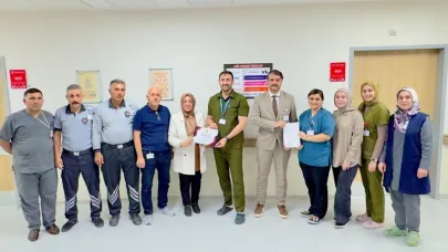 Bayburt’ta dahiliye ve nöroloji servisi çalışanlarına teşekkür belgesi verildi