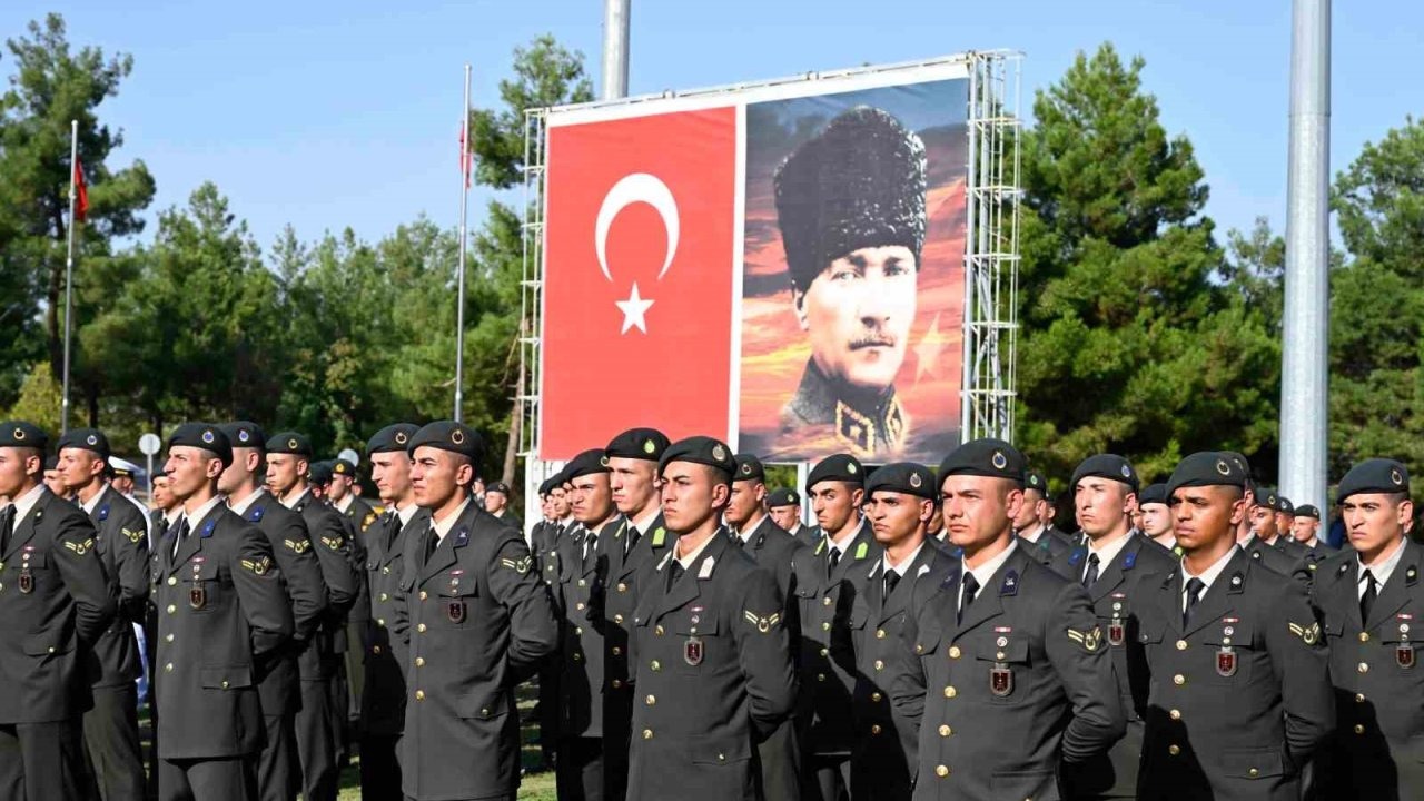 Astsubay meslek yüksekokulu diploma ve sancak devir-teslim töreni düzenlendi