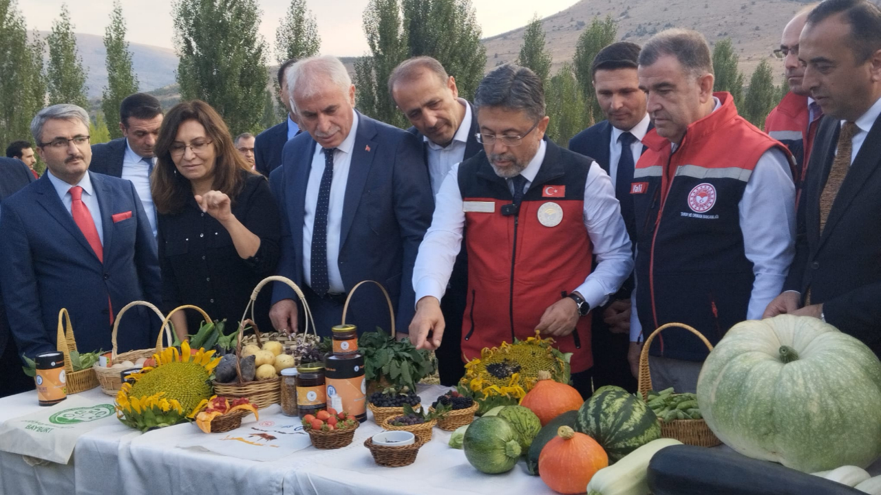 Bakan Yumaklı Bayburt’ta temaslarda bulundu
